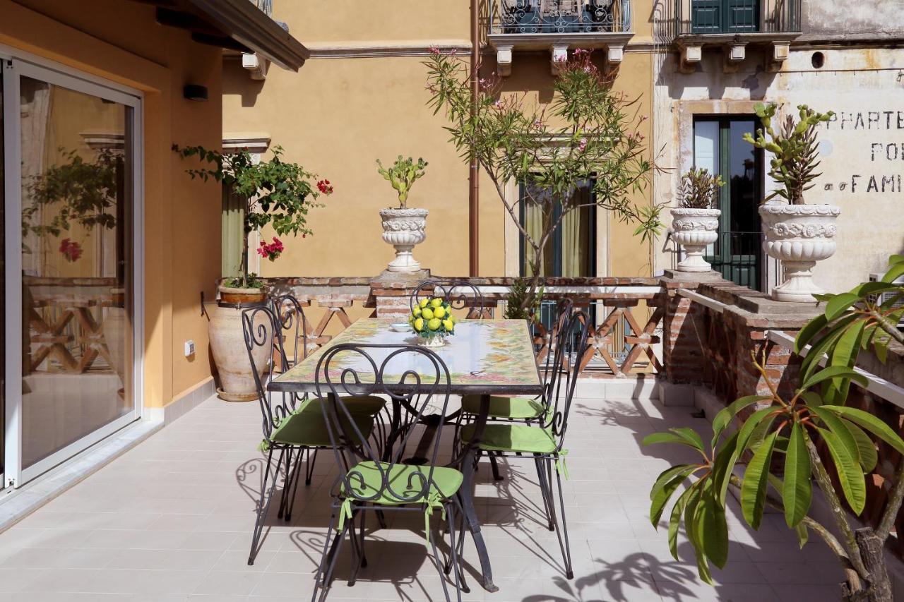 Le Terrazze Del Teatro Greco Villa Taormina Exteriör bild
